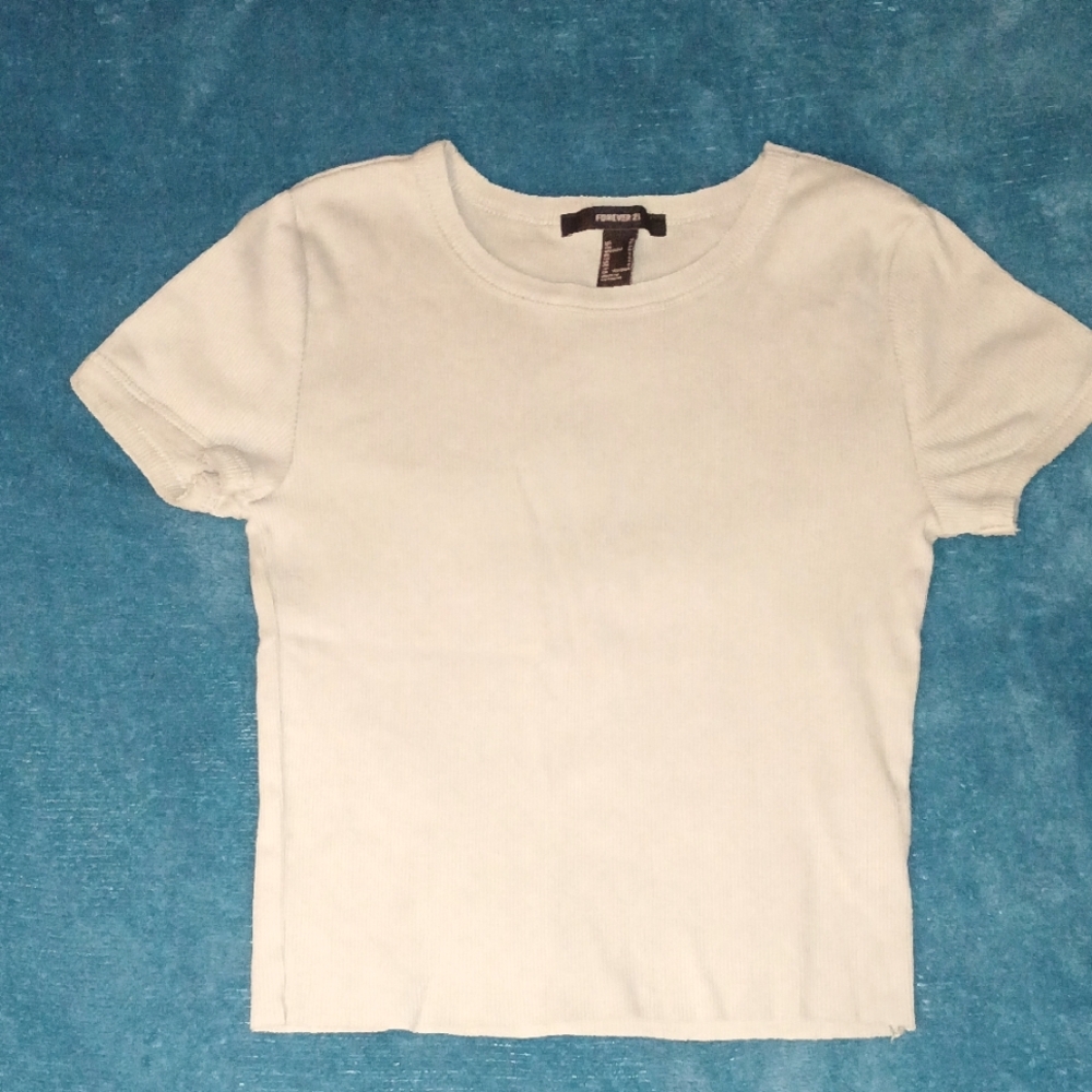 Must Bundle For $3 Offer.    Forever 21 Juniors Small Green Cropped Tee